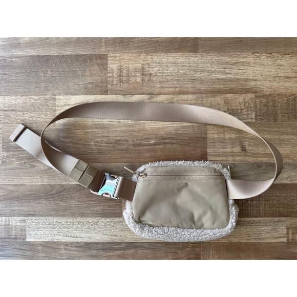 patagonia arbor grande pack 32l backpack Lid Human Curve shoulder straps Jansport - Brandclub - Color:PASTEL GREEN+USB Port Enquiry